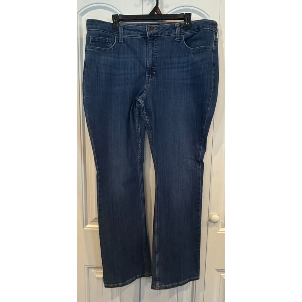 Lee Women's Legendary Bootcut Jeans Size 18M Blue Stretch Denim Mid Rise 101CMVE